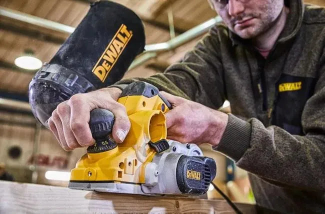 Rabot électrique DEWALT D26500K 4mm + mallette - Déstockage - BAKZOKA